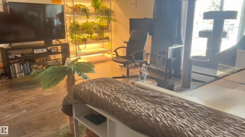 Image quality insufficient for description - 311 8604 Gateway Boulevard, Edmonton, AB 