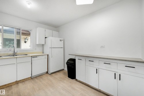 18661 61 Avenue, Edmonton, AB 