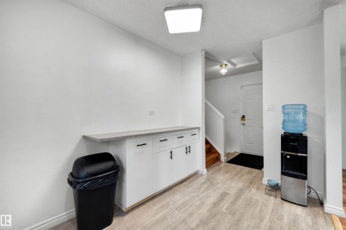 18661 61 Avenue, Edmonton, AB 