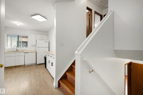 18661 61 Avenue, Edmonton, AB 