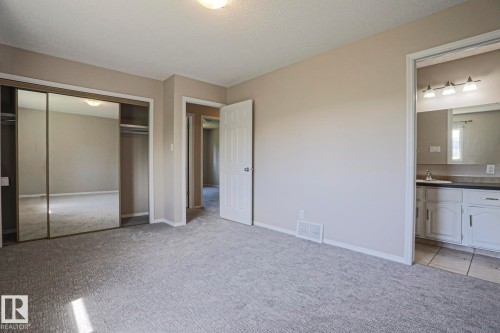 Carpeted room with neutral wall tones and a ceiling-mounted light fixture - 17811 62C Avenue, Edmonton, AB 