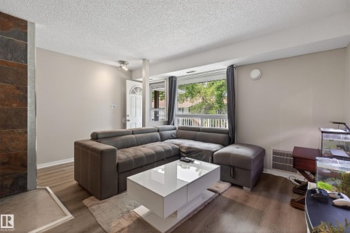 35 3111 142 Avenue  Edmonton, AB T5Y 2H6