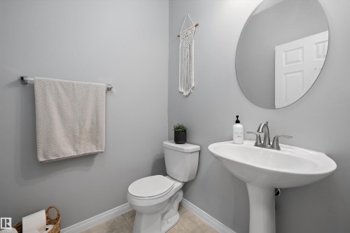 8914 97A Ave, Morinville, AB 