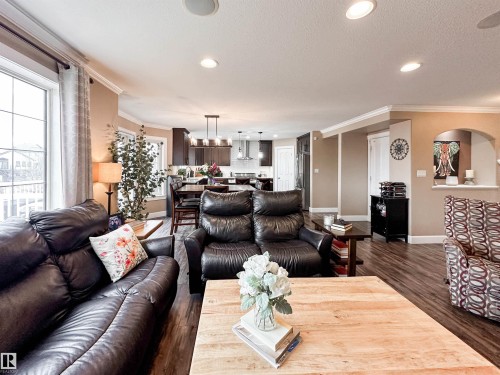 13715 149 Avenue, Edmonton, AB - Indoor Photo Showing Living Room