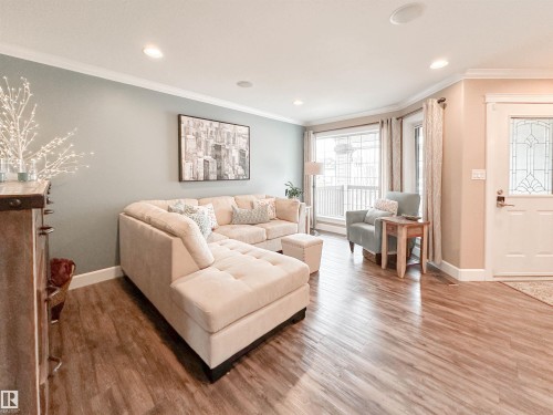 13715 149 Avenue, Edmonton, AB - Indoor Photo Showing Living Room