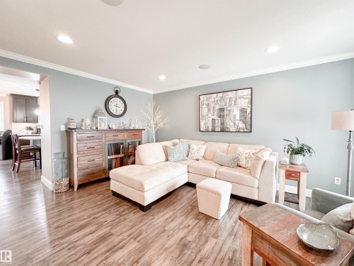 13715 149 Avenue, Edmonton, AB - Indoor Photo Showing Living Room