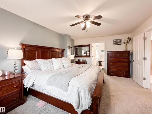 13715 149 Avenue, Edmonton, AB - Indoor Photo Showing Bedroom