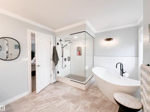 13715 149 Avenue, Edmonton, AB - Indoor Photo Showing Bathroom
