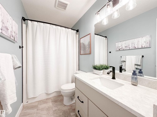 13715 149 Avenue, Edmonton, AB - Indoor Photo Showing Bathroom