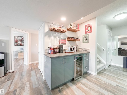13715 149 Avenue, Edmonton, AB - Indoor Photo Showing Kitchen