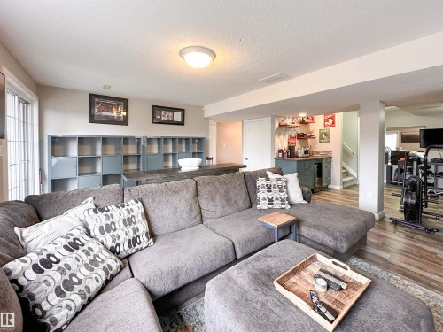 13715 149 Avenue, Edmonton, AB - Indoor Photo Showing Living Room