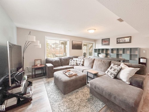 13715 149 Avenue, Edmonton, AB - Indoor Photo Showing Living Room