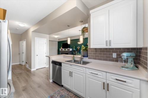 20035 20 Avenue, Edmonton, AB 