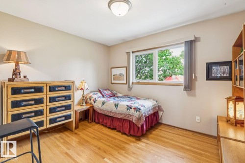 9044 56 Street, Edmonton, AB 