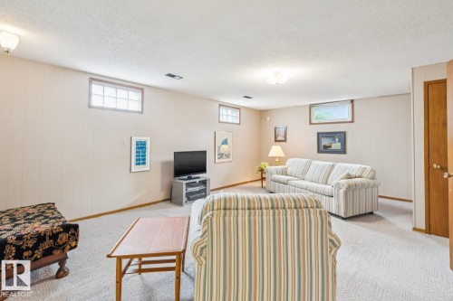 9044 56 Street, Edmonton, AB 
