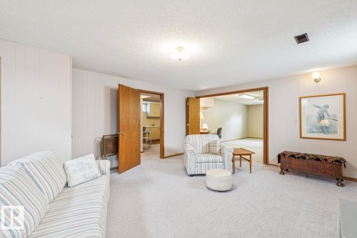 9044 56 Street, Edmonton, AB 