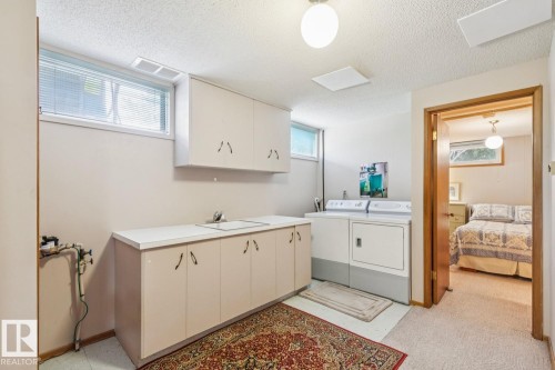9044 56 Street, Edmonton, AB 