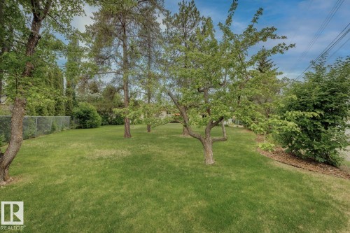 9044 56 Street, Edmonton, AB 