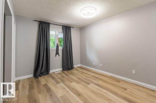 2016 82 Street, Edmonton, AB 