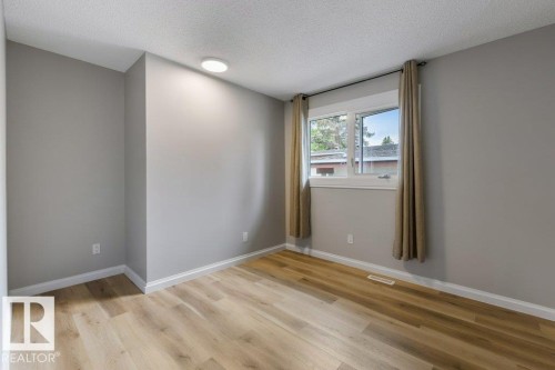 2016 82 Street, Edmonton, AB 