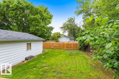 2016 82 Street, Edmonton, AB 
