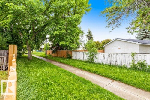 2016 82 Street, Edmonton, AB 