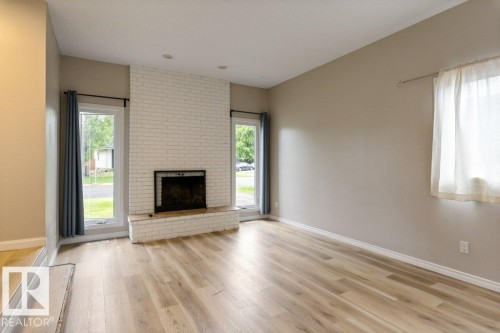 2016 82 Street, Edmonton, AB 