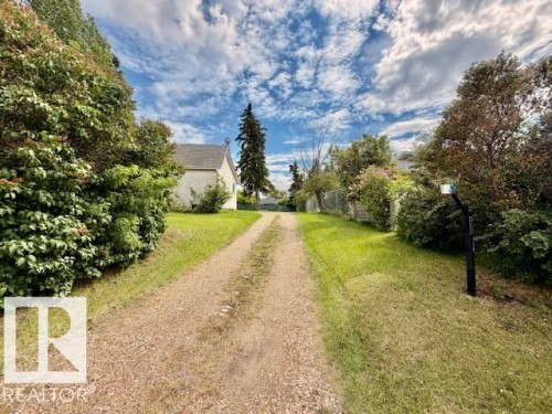 5505 45 Avenue, Wetaskiwin, AB 