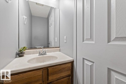 5807 52 Avenue, Beaumont, AB 