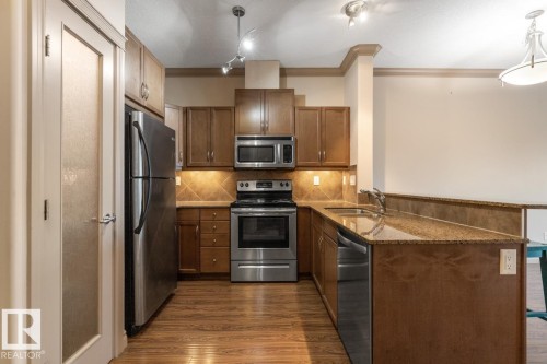 241 10121 80 Avenue, Edmonton, AB - Indoor Photo Showing Kitchen