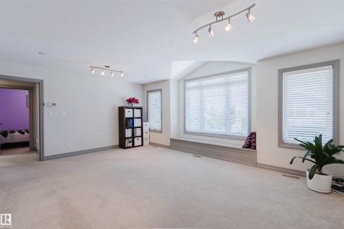 Empty room - 4377 Mcclung Crescent, Edmonton, AB 