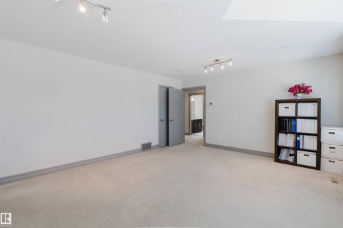 Empty room - 4377 Mcclung Crescent, Edmonton, AB 