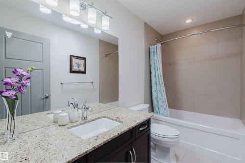 Bathroom - 4377 Mcclung Crescent, Edmonton, AB 