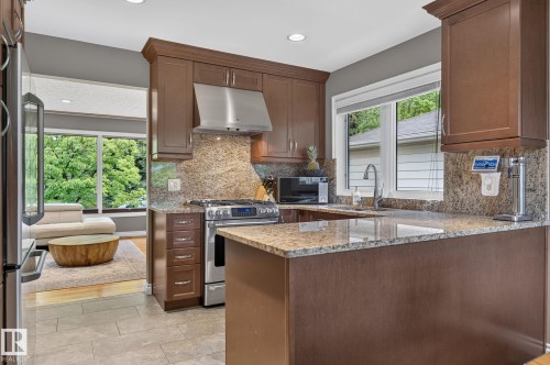 9436 77 Street, Edmonton, AB 