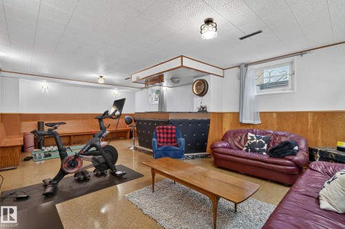9436 77 Street, Edmonton, AB 