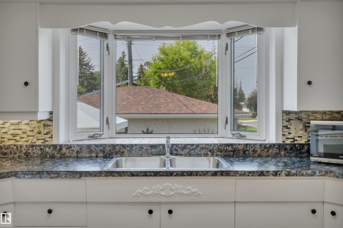 9608 67A Street, Edmonton, AB 