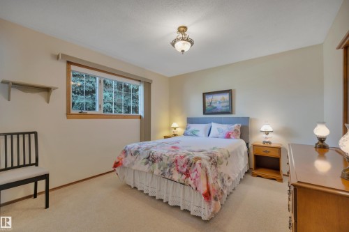 9608 67A Street, Edmonton, AB 