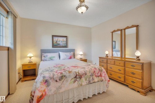 9608 67A Street, Edmonton, AB 