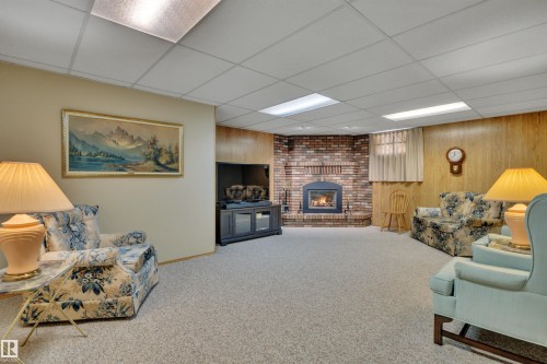 9608 67A Street, Edmonton, AB 