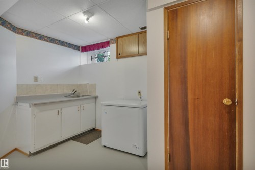 9608 67A Street, Edmonton, AB 