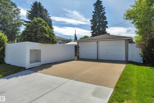 9608 67A Street, Edmonton, AB 