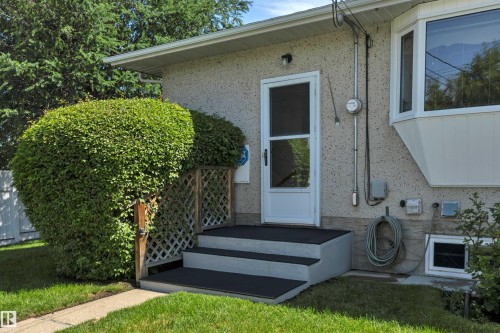 9608 67A Street, Edmonton, AB 