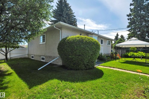 9608 67A Street, Edmonton, AB 