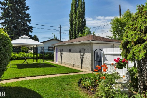 9608 67A Street, Edmonton, AB 