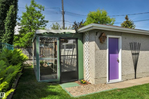 9608 67A Street, Edmonton, AB 