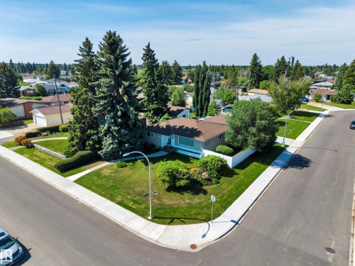 9608 67A Street, Edmonton, AB 