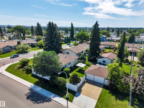 9608 67A Street, Edmonton, AB 