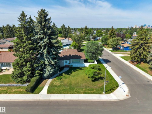 9608 67A Street, Edmonton, AB 