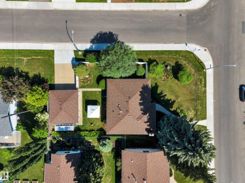 9608 67A Street, Edmonton, AB 