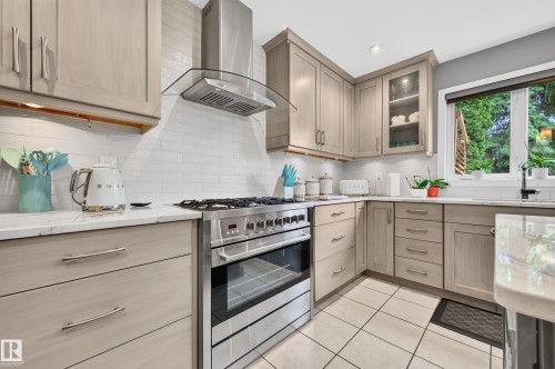 15827 67B Street Nw, Edmonton, AB 
